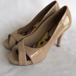 Madden Girl Gertiee tan platform heels, size 6
